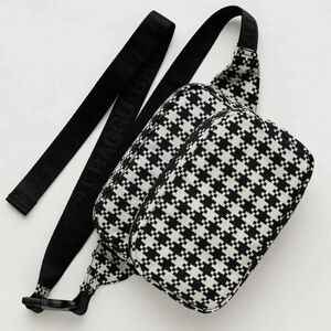 BAGGU Fanny Pack in Black & White Pixel Gingham